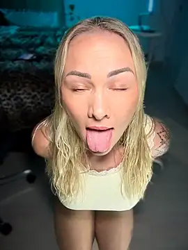 Snapshot of NastyMilf_ chatting on March 15, 7:20 pm NastyMilf online show from March 15, 7:20 pm