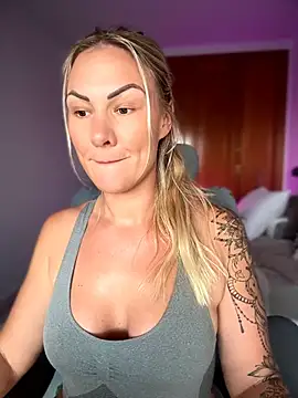 Snapshot of NastyMilf_ chatting on June 7, 6:55 pm NastyMilf online show from June 7, 6:55 pm