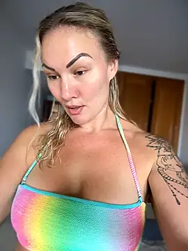 Snapshot of NastyMilf_ chatting on June 12, 8:35 am NastyMilf online show from June 12, 8:35 am