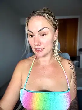 Snapshot of NastyMilf_ chatting on June 16, 8:28 am NastyMilf online show from June 16, 8:28 am