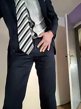 Snapshot of Justforoneday chatting on December 10, 12:05 pm Justforoneday online show from December 10, 12:05 pm