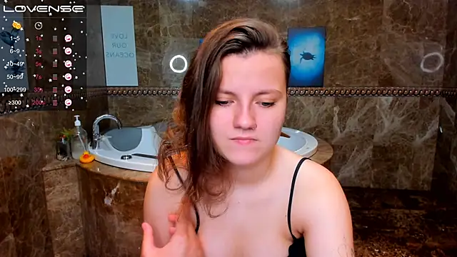 Snapshot of MelindaTin chatting on September 26, 1:09 am MelindaTin online show from September 26, 1:09 am