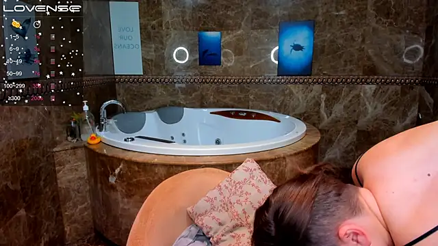 Snapshot of MelindaTin chatting on September 27, 12:59 am MelindaTin online show from September 27, 12:59 am