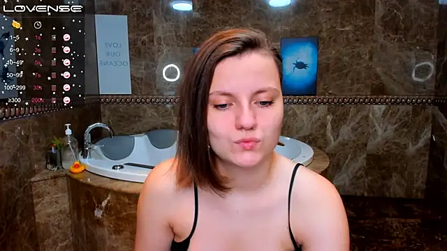 Snapshot of MelindaTin chatting on October 1, 1:00 am MelindaTin online show from October 1, 1:00 am