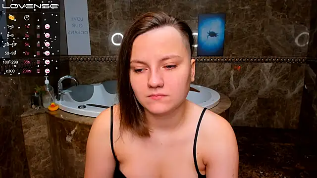 Snapshot of MelindaTin chatting on October 7, 1:25 am MelindaTin online show from October 7, 1:25 am