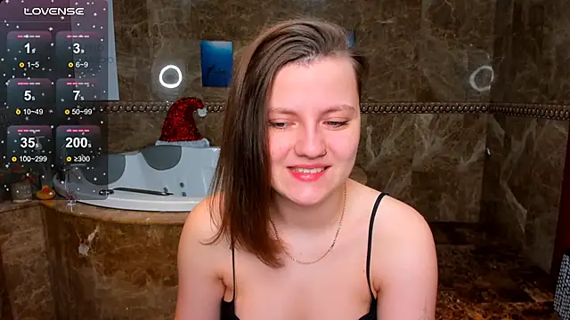 Snapshot of MelindaTin chatting on February 20, 12:40 am MelindaTin online show from February 20, 12:40 am