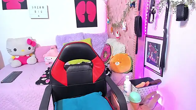 Snapshot of LillyCandy chatting on March 26, 12:11 pm LillyCandy online show from March 26, 12:11 pm
