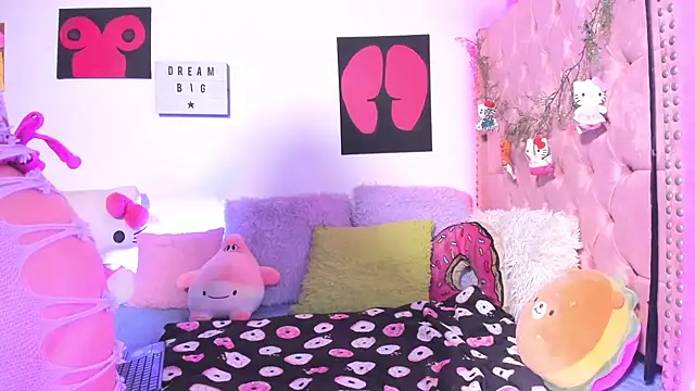 Snapshot of LillyCandy chatting on April 17, 1:03 pm LillyCandy online show from April 17, 1:03 pm