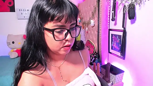 Snapshot of LillyCandy chatting on May 16, 3:03 am LillyCandy online show from May 16, 3:03 am