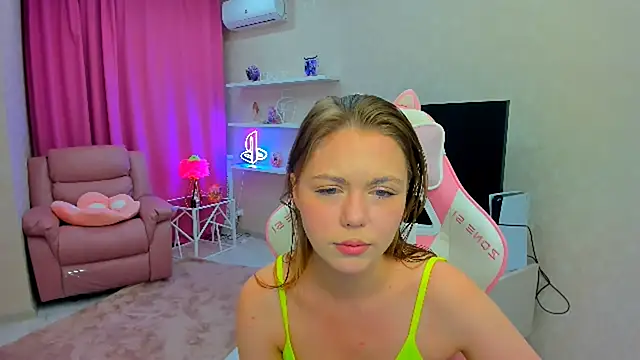 Strawberrye online show from September 28, 3:34 am