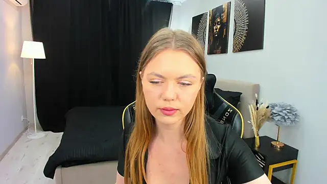 Strawberrye online show from November 19, 3:28 am