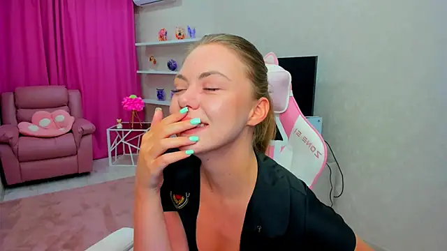 Strawberrye online show from February 6, 3:22 am