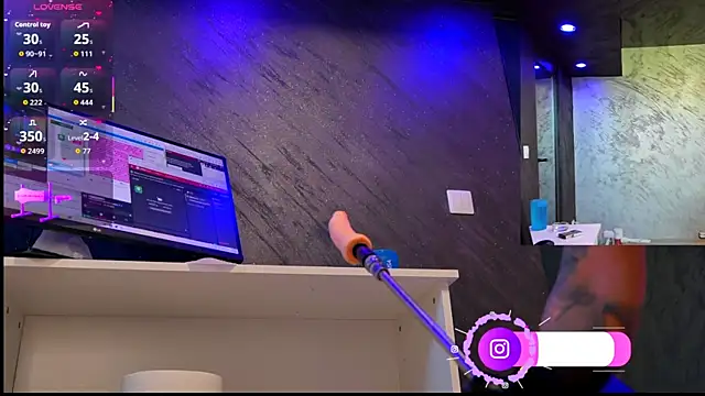 Snapshot of im-your-lovee chatting on April 26, 6:00 am im-your-lovee online show from April 26, 6:00 am