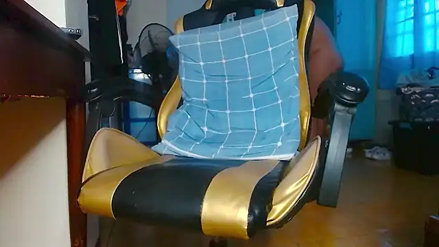 Snapshot of Yukikawaii chatting on October 20, 4:57 am Yukikawaii online show from October 20, 4:57 am