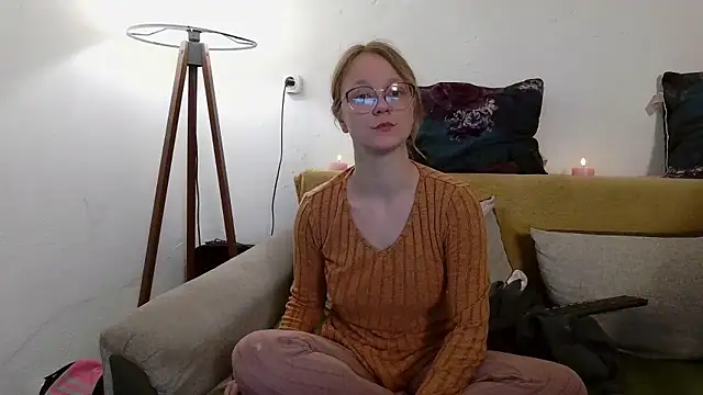 little-leni online show from January 15, 7:50 pm