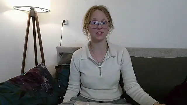 little-leni online show from April 8, 8:20 pm