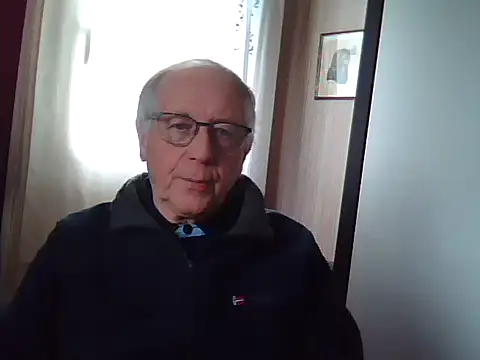 Snapshot of johnjohn622662 chatting on February 14, 1:52 pm johnjohn622662 online show from February 14, 1:52 pm