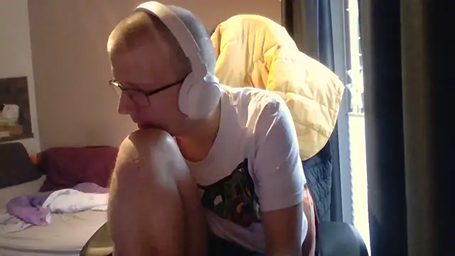 Snapshot of David250692 chatting on November 24, 8:58 am David250692 online show from November 24, 8:58 am