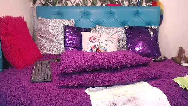 SARAWILLS online show from February 9, 1:59 pm