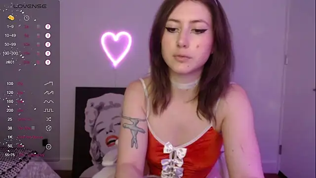 PlayfulApril online show from December 17, 1:18 am