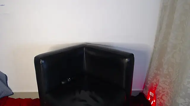 Snapshot of AmeliPonce chatting on September 28, 1:22 am AmeliPonce online show from September 28, 1:22 am