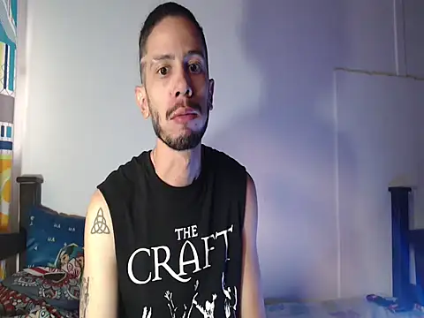 Snapshot of alisterxxx chatting on October 15, 11:10 am alisterxxx online show from October 15, 11:10 am