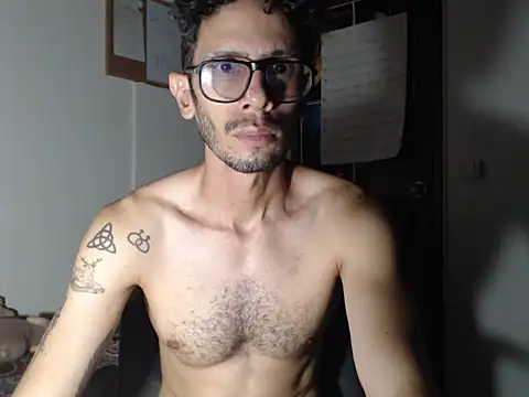 Snapshot of alisterxxx chatting on July 9, 2:48 am alisterxxx online show from July 9, 2:48 am