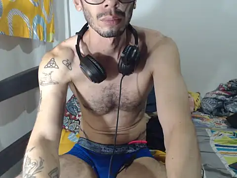 Snapshot of alisterxxx chatting on July 26, 2:42 am alisterxxx online show from July 26, 2:42 am