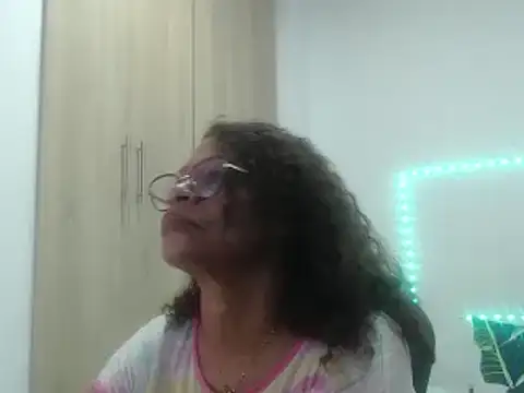 BustyMilf  online show from December 31, 12:36 pm