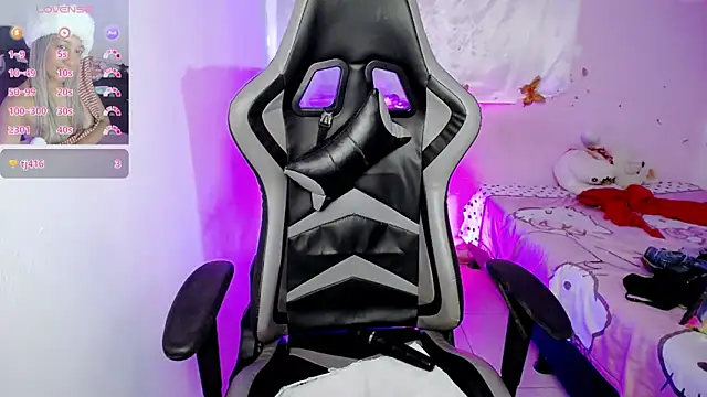 ninatiny online show from March 17, 2:12 pm