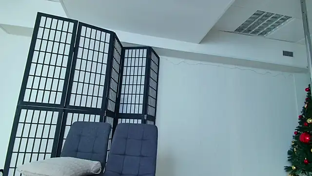 girl nextd00r online show from January 10, 1:20 pm