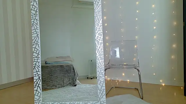 girl nextd00r online show from March 6, 1:14 pm