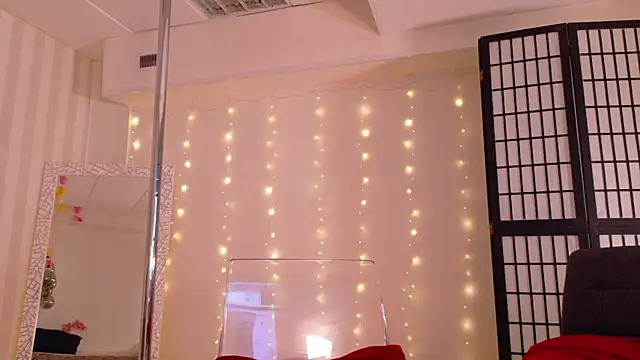 girl nextd00r online show from March 14, 6:32 am