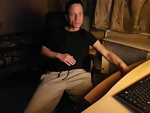 sanderson83 online show from February 1, 9:40 pm