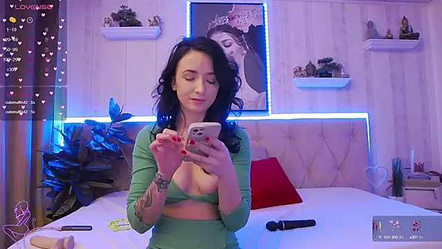 Snapshot of GlamKate chatting on March 3, 10:28 am GlamKate online show from March 3, 10:28 am