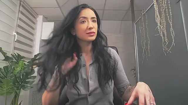 Snapshot of GlamKate chatting on December 15, 4:28 am GlamKate online show from December 15, 4:28 am