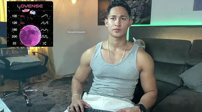 Snapshot of BenjaminCooperk chatting on March 10, 9:18 pm BenjaminCooperk online show from March 10, 9:18 pm