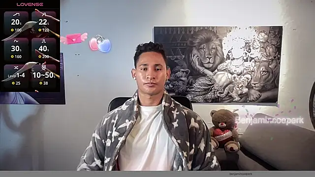 Snapshot of BenjaminCooperk chatting on October 25, 10:01 am BenjaminCooperk online show from October 25, 10:01 am