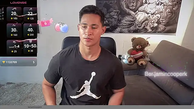 Snapshot of BenjaminCooperk chatting on October 28, 10:08 am BenjaminCooperk online show from October 28, 10:08 am