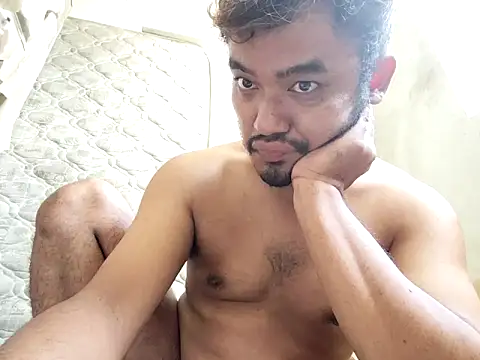 Snapshot of eizy2310 chatting on December 7, 1:14 am eizy2310 online show from December 7, 1:14 am