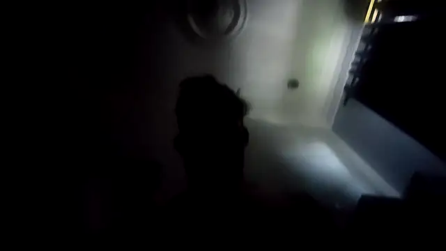 Snapshot of eizy2310 chatting on November 1, 1:07 am eizy2310 online show from November 1, 1:07 am