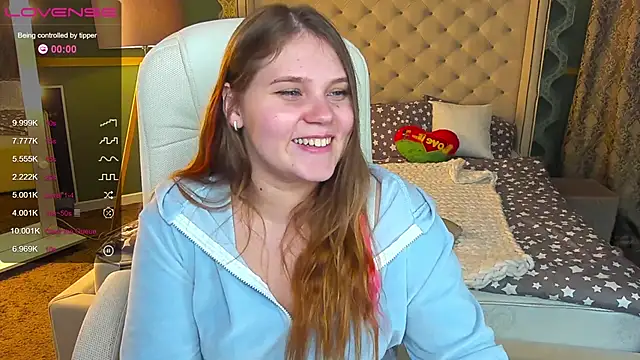 Snapshot of VinnaSky chatting on January 11, 9:36 am VinnaSky online show from January 11, 9:36 am