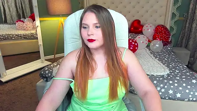 Snapshot of VinnaSky chatting on February 12, 7:56 pm VinnaSky online show from February 12, 7:56 pm