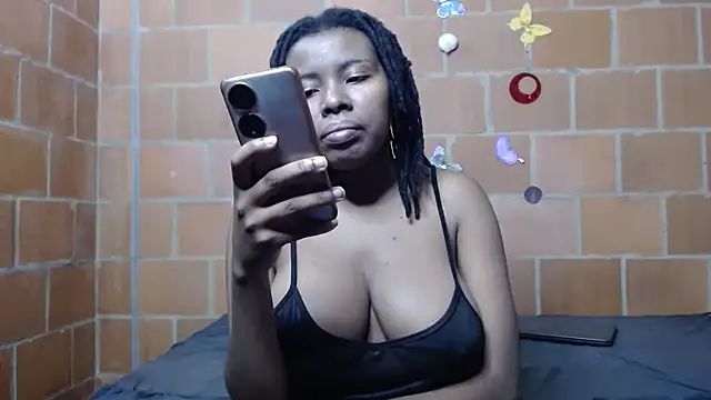 Snapshot of Magaharper10 chatting on February 22, 4:35 am Magaharper10 online show from February 22, 4:35 am