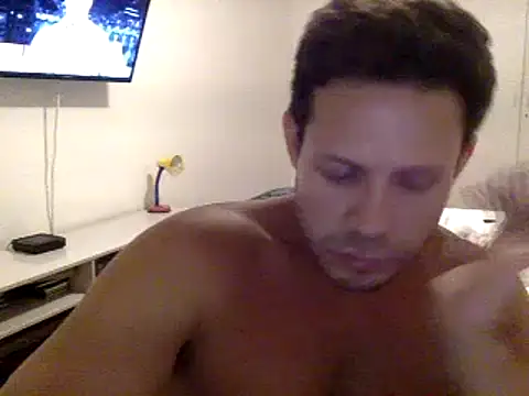 Snapshot of FelipeRiver chatting on March 11, 12:33 am FelipeRiver online show from March 11, 12:33 am