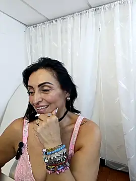 zullyxhot online show from April 10, 10:25 pm