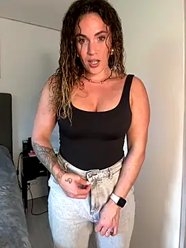 Clara-xoxo online show from October 3, 12:57 pm