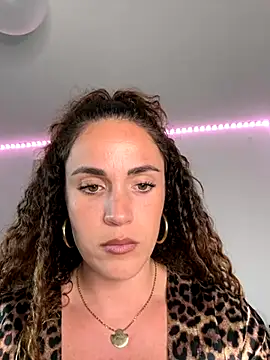 Clara-xoxo online show from October 21, 2:18 pm