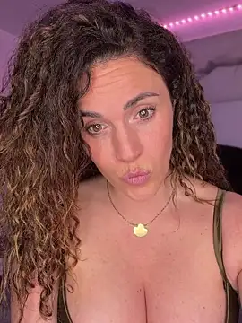 Clara-xoxo online show from March 6, 10:50 pm