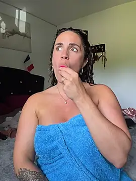 Clara-xoxo online show from June 21, 2:08 pm